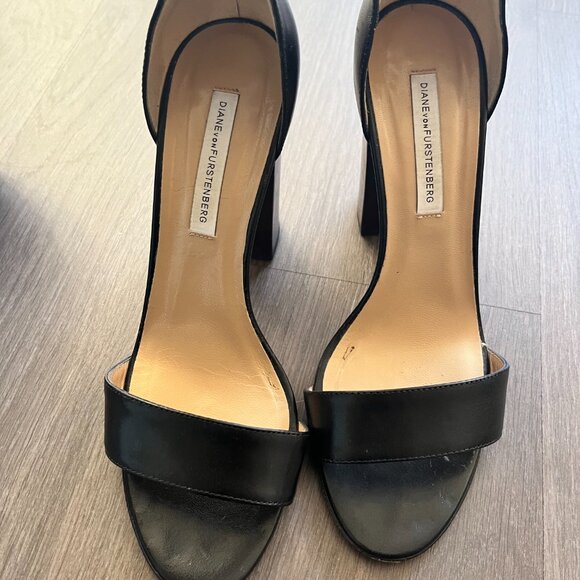 Diane Von Furstenberg Black Leather Sandals with Tortoiseshell Heel Detail - Picture 11 of 13